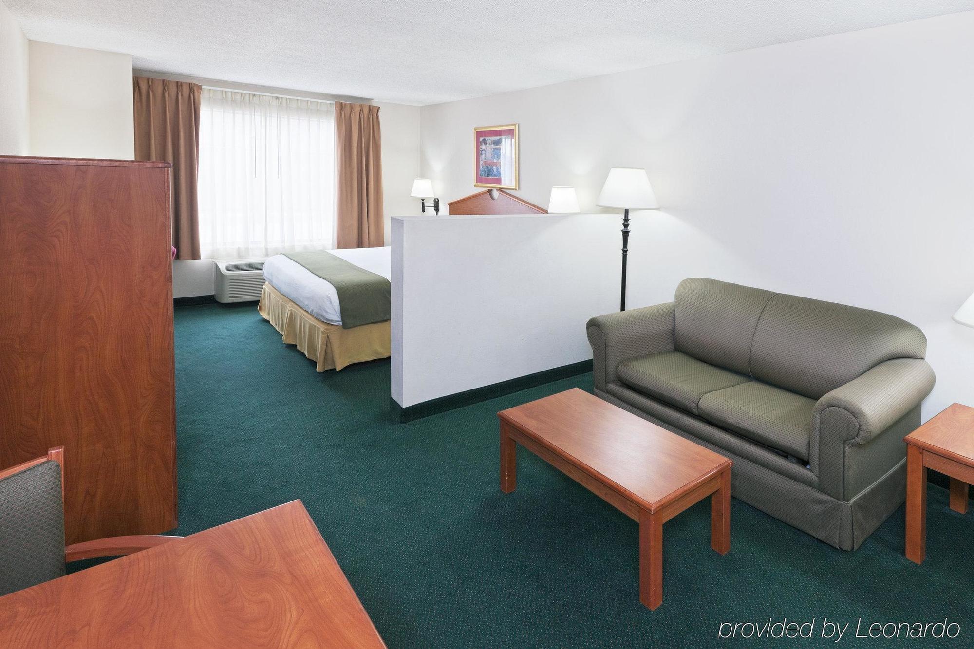 Holiday Inn Express Hotel & Suites Vinita By Ihg Стая снимка