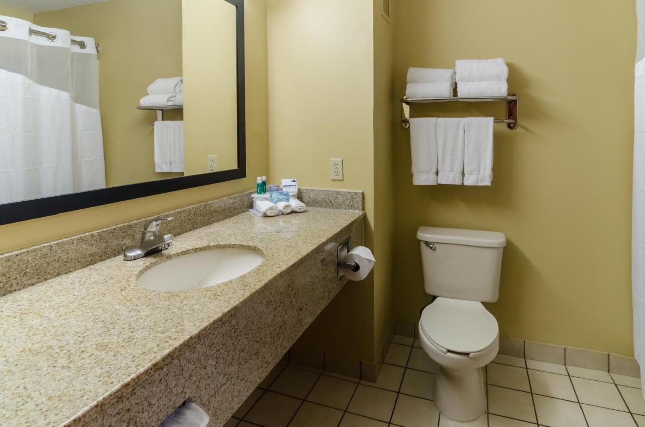 Holiday Inn Express Hotel & Suites Vinita By Ihg Екстериор снимка